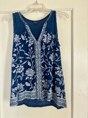 Lucky Brand Navy and White Floral V‑Neck Tank